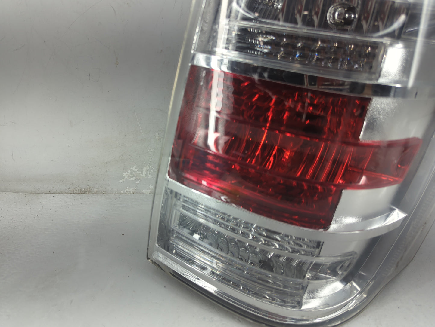 2008-2011 Mercury Mariner Tail Light Assembly Passenger Right OEM Fits Fits 2008 2009 2010 2011 OEM Used Auto Parts - Oemuse
