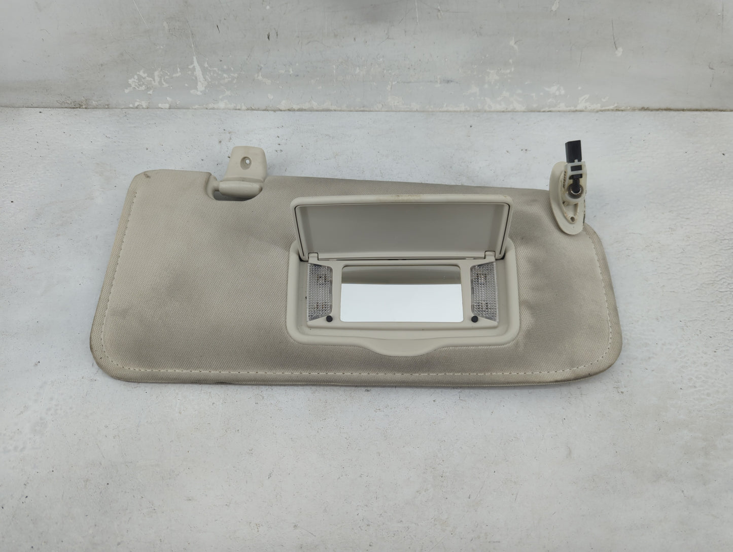 2008 Mercury Mariner Sun Visor Shade Replacement Passenger Right Mirror Fits OEM Used Auto Parts - Oemusedautoparts1.com