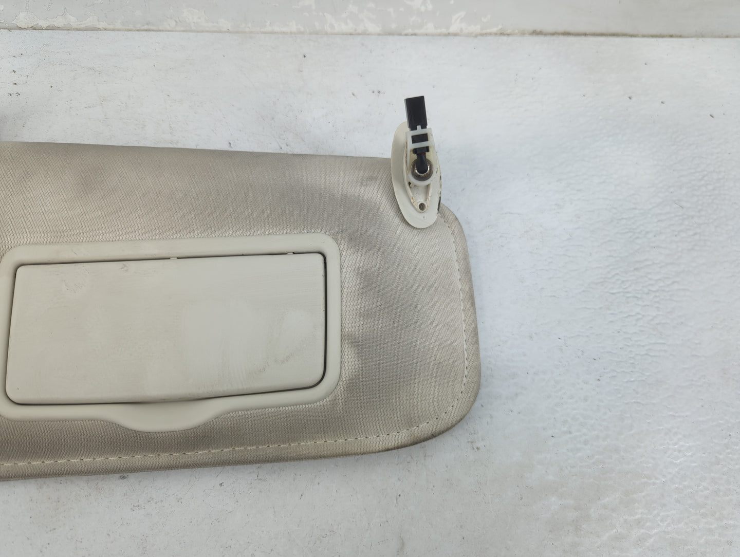 2008 Mercury Mariner Sun Visor Shade Replacement Passenger Right Mirror Fits OEM Used Auto Parts - Oemusedautoparts1.com