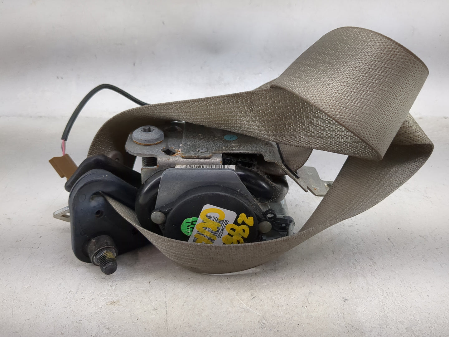 2008-2011 Mercury Mariner Passenger Front Seatbelt Retractor 1089554 - Oemusedautoparts1.com