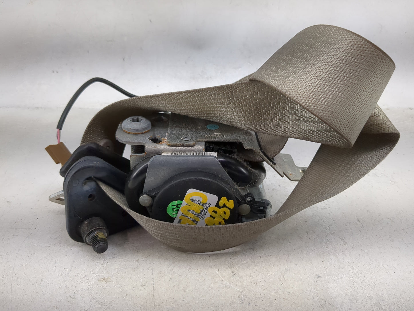 2008-2011 Mercury Mariner Passenger Front Seatbelt Retractor 1089554 - Oemusedautoparts1.com