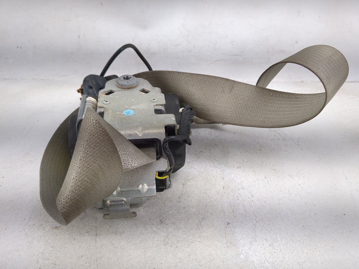 2008-2011 Mercury Mariner Passenger Front Seatbelt Retractor 1089554 - Oemusedautoparts1.com