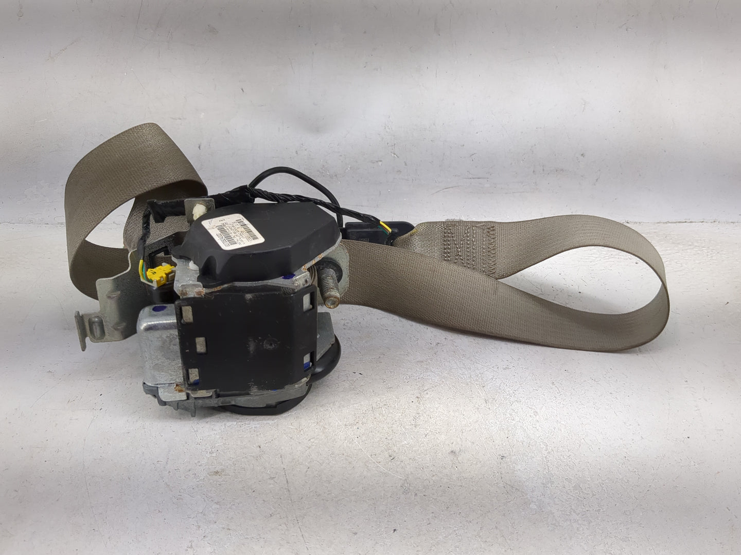 2008-2011 Mercury Mariner Passenger Front Seatbelt Retractor 1089554 - Oemusedautoparts1.com