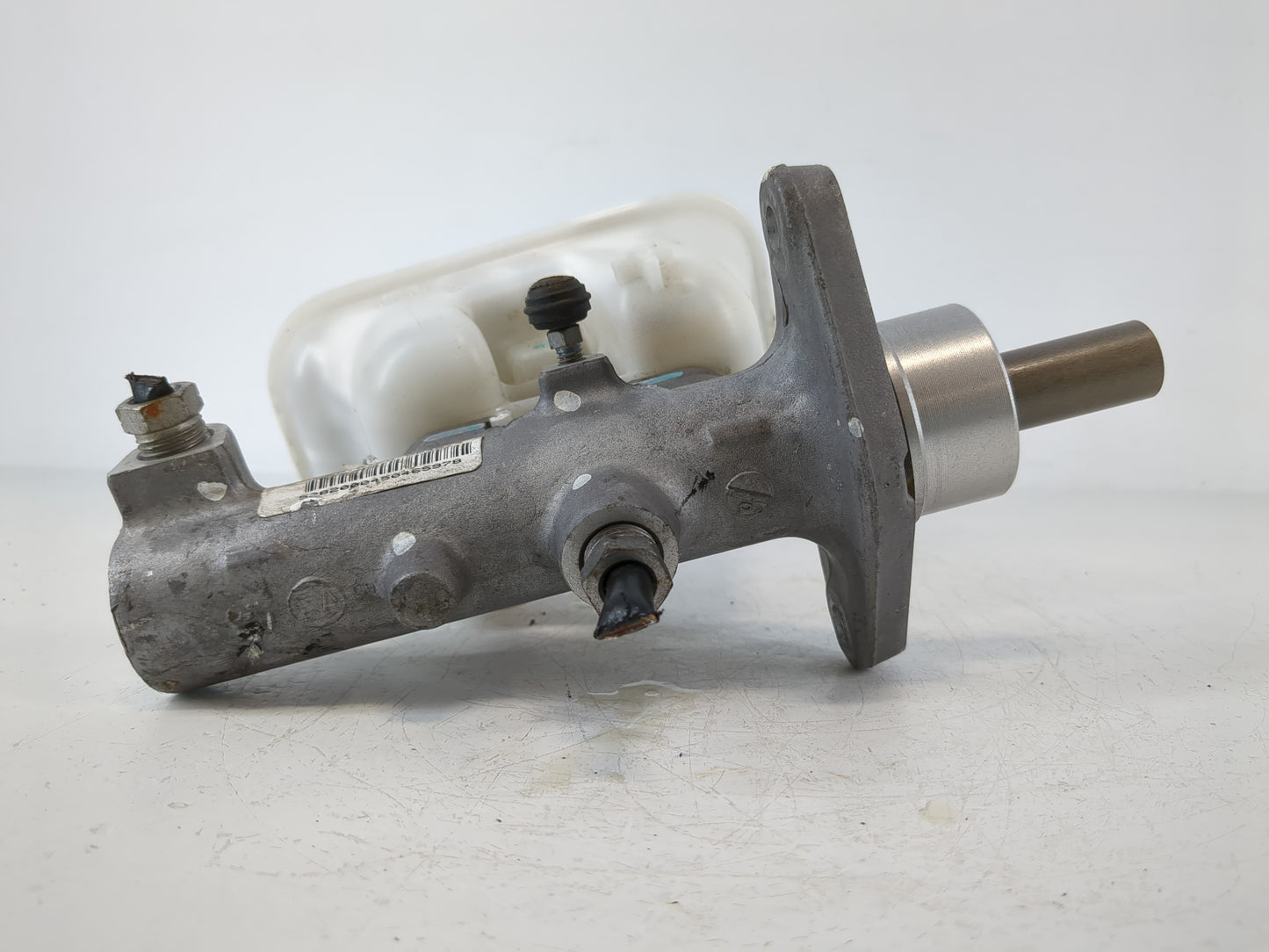 2009-2011 Mercury Mariner Brake Master Cylinder - Oemusedautoparts1.com