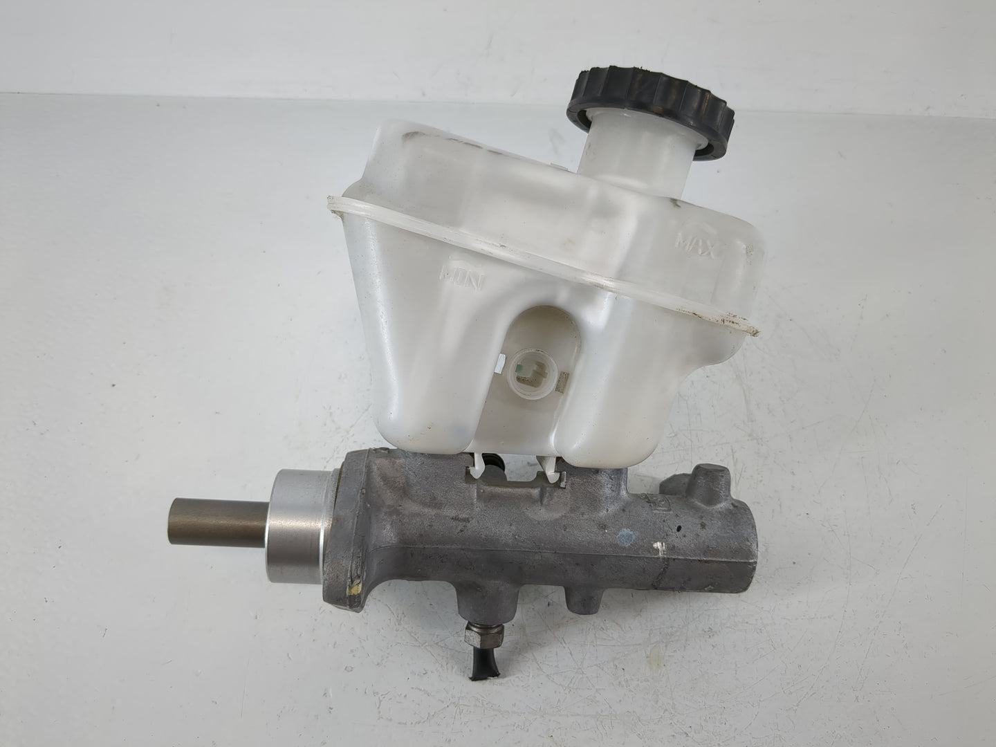 2009-2011 Mercury Mariner Brake Master Cylinder - Oemusedautoparts1.com