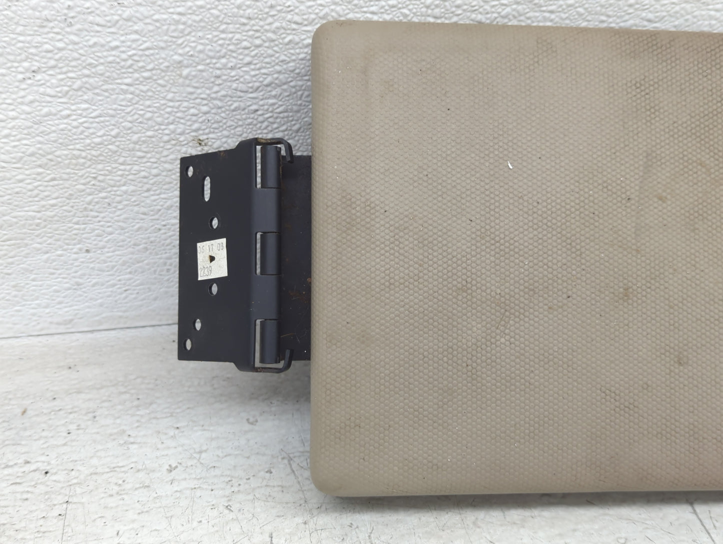 2008-2011 Mercury Mariner Center Console Armrest Cover Lid Fits Fits 2008 2009 2010 2011 OEM Used Auto Parts - Oemusedautopa