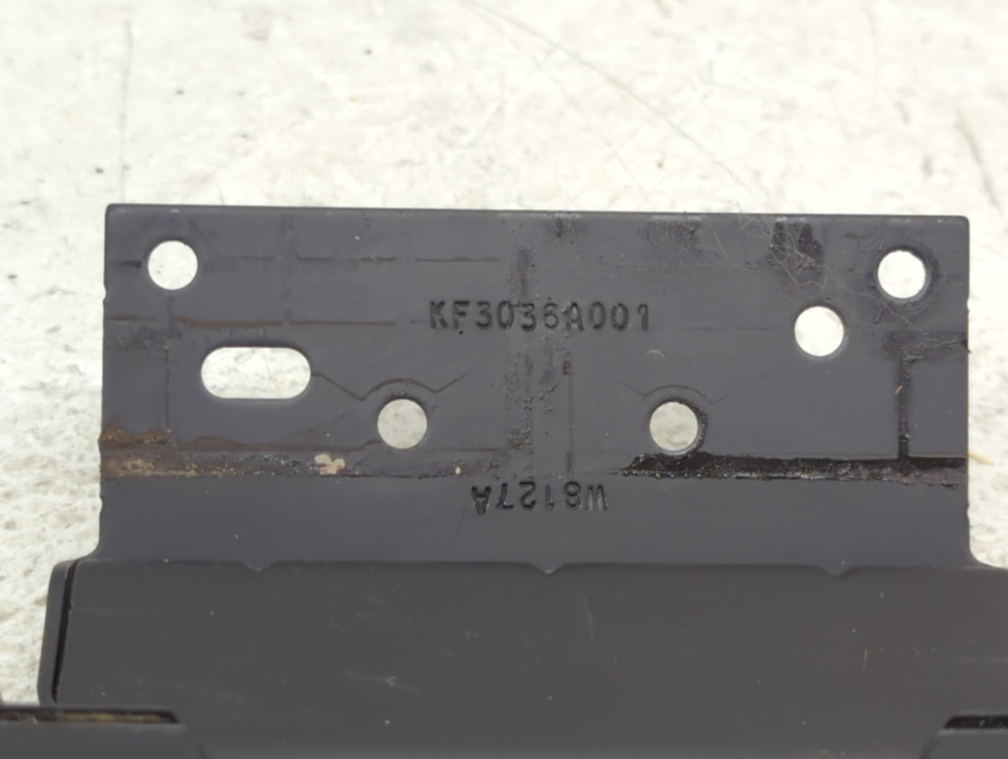 2008-2011 Mercury Mariner Center Console Armrest Cover Lid Fits Fits 2008 2009 2010 2011 OEM Used Auto Parts - Oemusedautopa