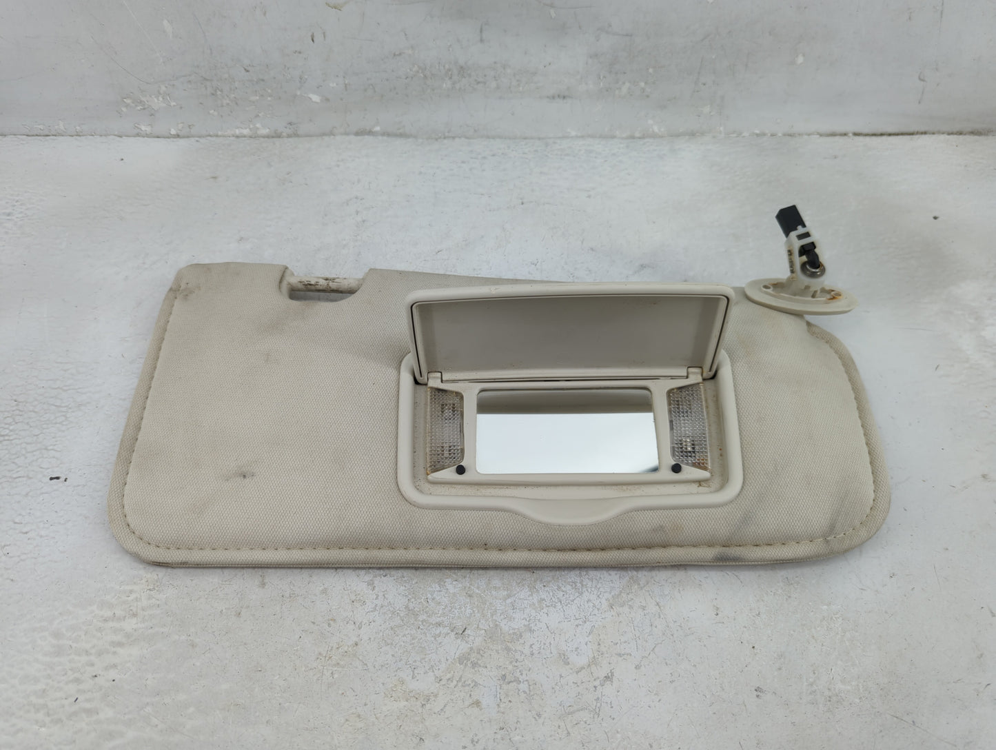2008 Mercury Mariner Sun Visor Shade Replacement Passenger Right Mirror Fits OEM Used Auto Parts - Oemusedautoparts1.com