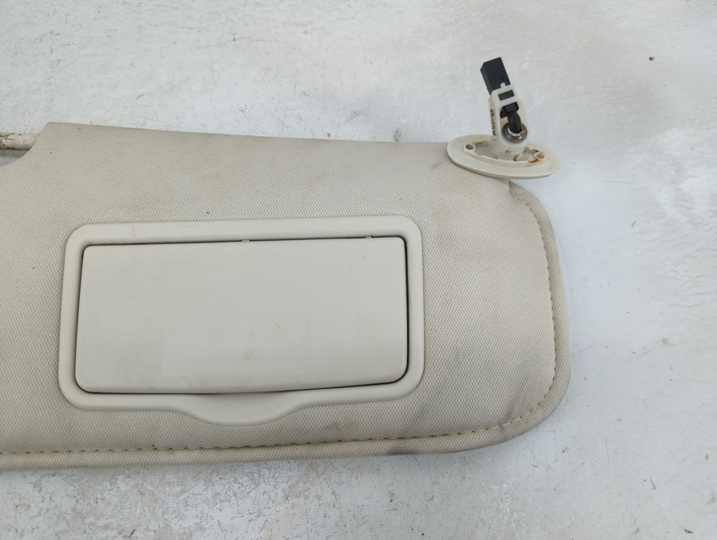 2008 Mercury Mariner Sun Visor Shade Replacement Passenger Right Mirror Fits OEM Used Auto Parts - Oemusedautoparts1.com
