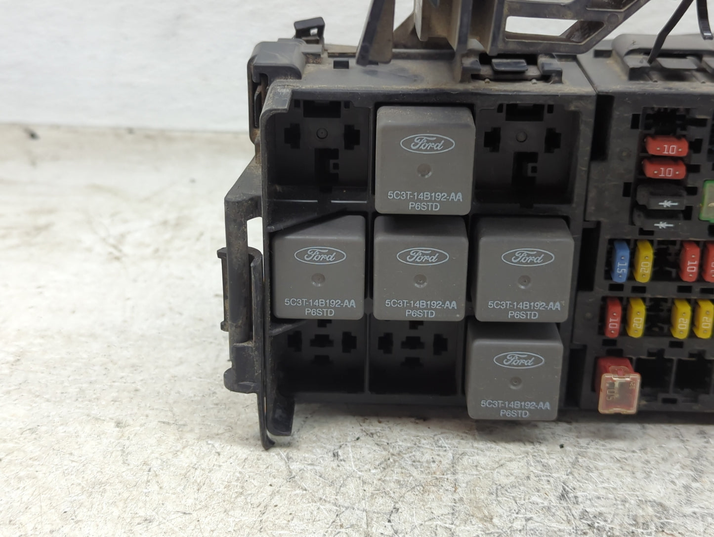 2008-2009 Mercury Sable Fusebox Fuse Box Panel Relay Module P/N:54-8799-30 8G1T-14A003-AC Fits Fits 2008 2009 OEM Used Auto 