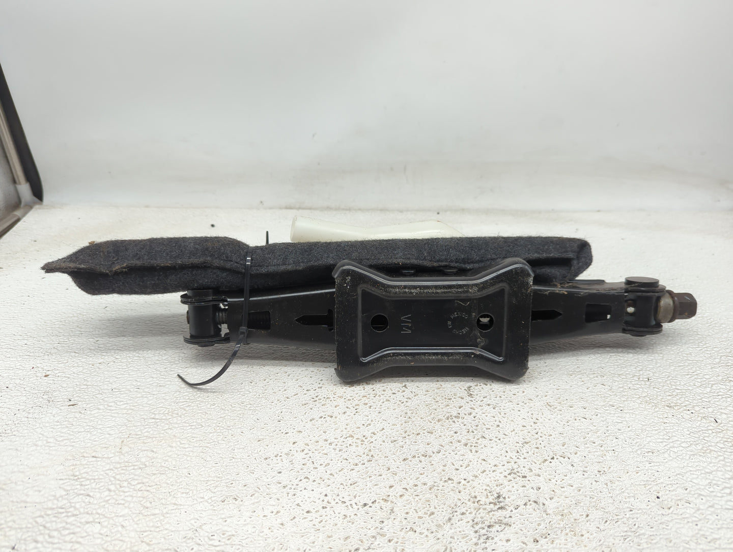 2019 Mitsubishi Eclipse Cross Spare Scissor Car Jack - Oemusedautoparts1.com