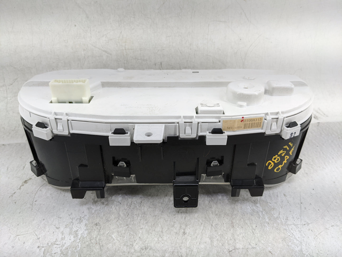 2007-2009 Mitsubishi Outlander Instrument Cluster Speedometer Gauges Fits Fits 2007 2008 2009 OEM Used Auto Parts - Oemuseda