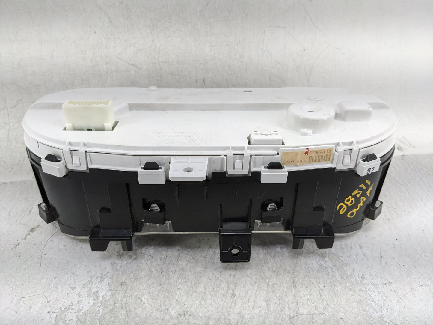 2007-2009 Mitsubishi Outlander Instrument Cluster Speedometer Gauges Fits Fits 2007 2008 2009 OEM Used Auto Parts - Oemuseda
