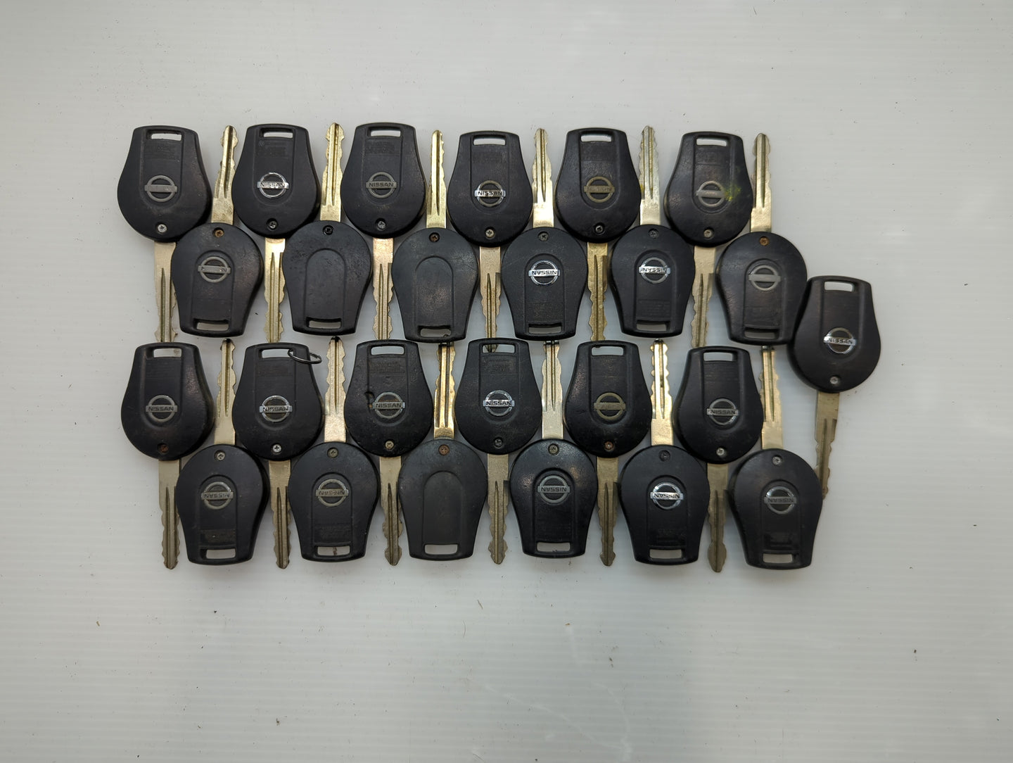 Lot of 25 Nissan Keyless Entry Remote Fob CWTWB1U751 | CWTWB1U816 MIXED - Oemusedautoparts1.com