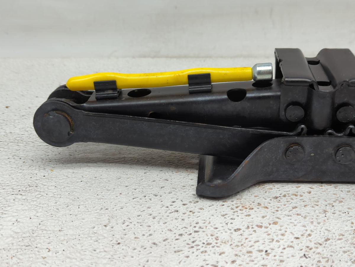 2012 Nissan Altima Spare Scissor Car Jack 1080829 - Oemusedautoparts1.com