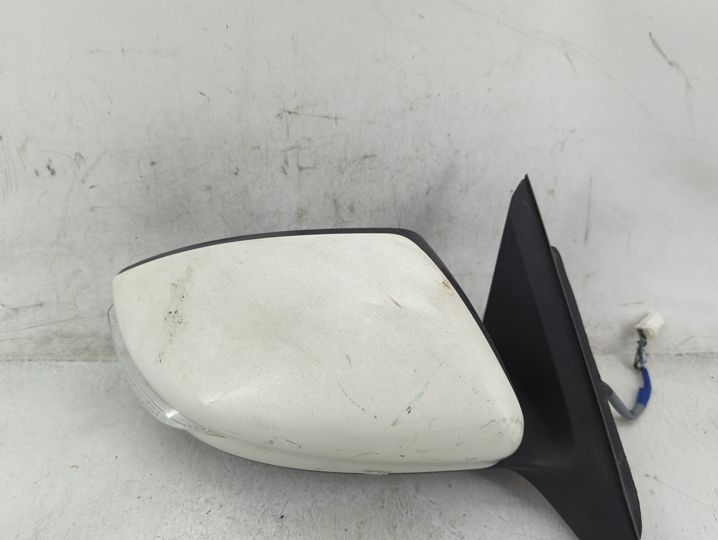 2013-2018 Nissan Altima Passenger Side View Mirror - Right Door Mirror OEM Used - Oemusedautoparts1.com