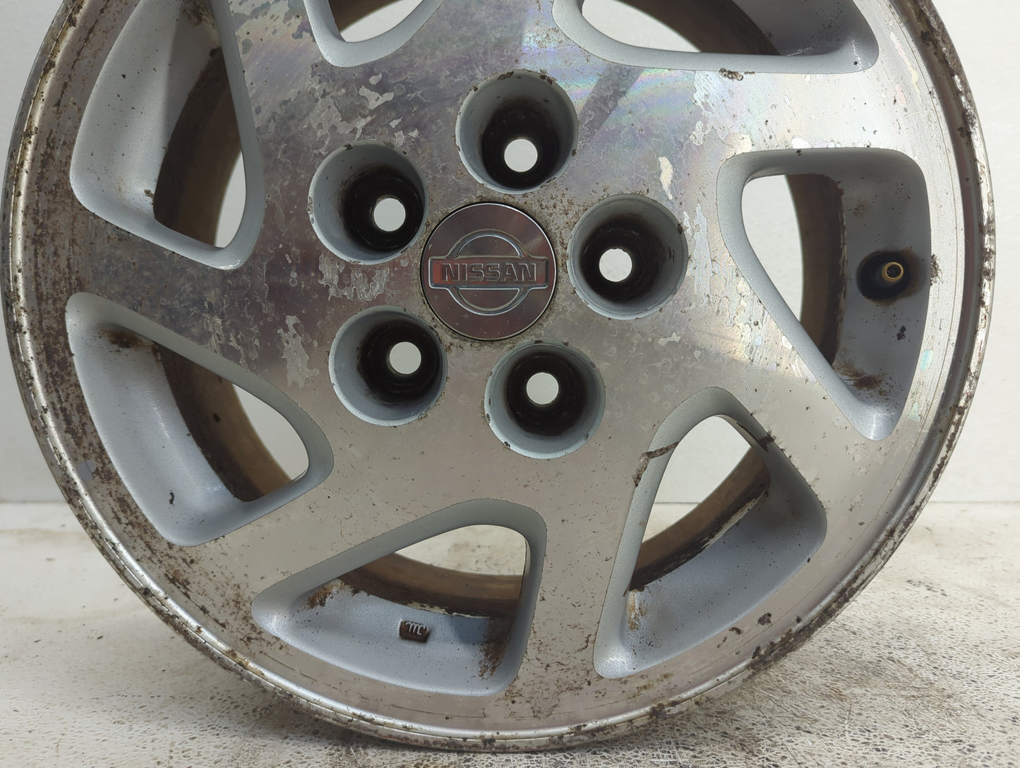 1995-1999 Nissan Maxima Oem Wheel Rim 1104880 - Oemusedautoparts1.com