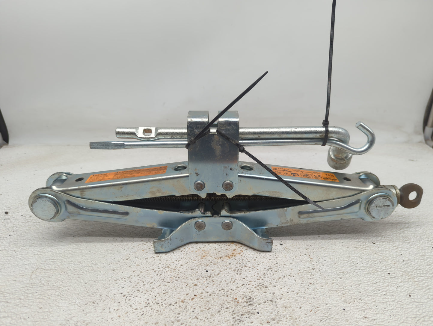 2009 Nissan Murano Spare Scissor Car Jack - Oemusedautoparts1.com