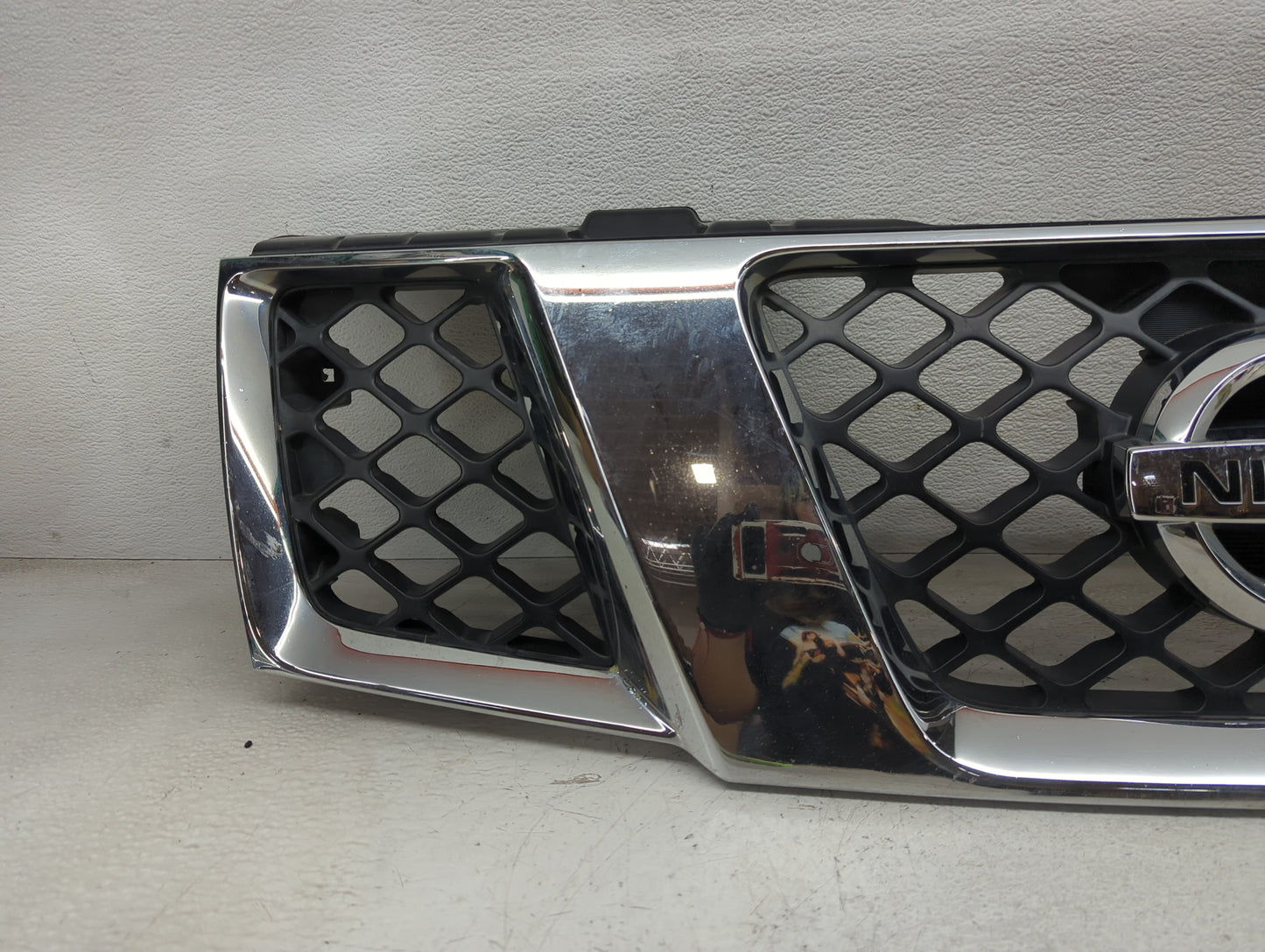 2005-2007 Nissan Pathfinder Front Grille Bumper Not Included - Oemusedautoparts1.com