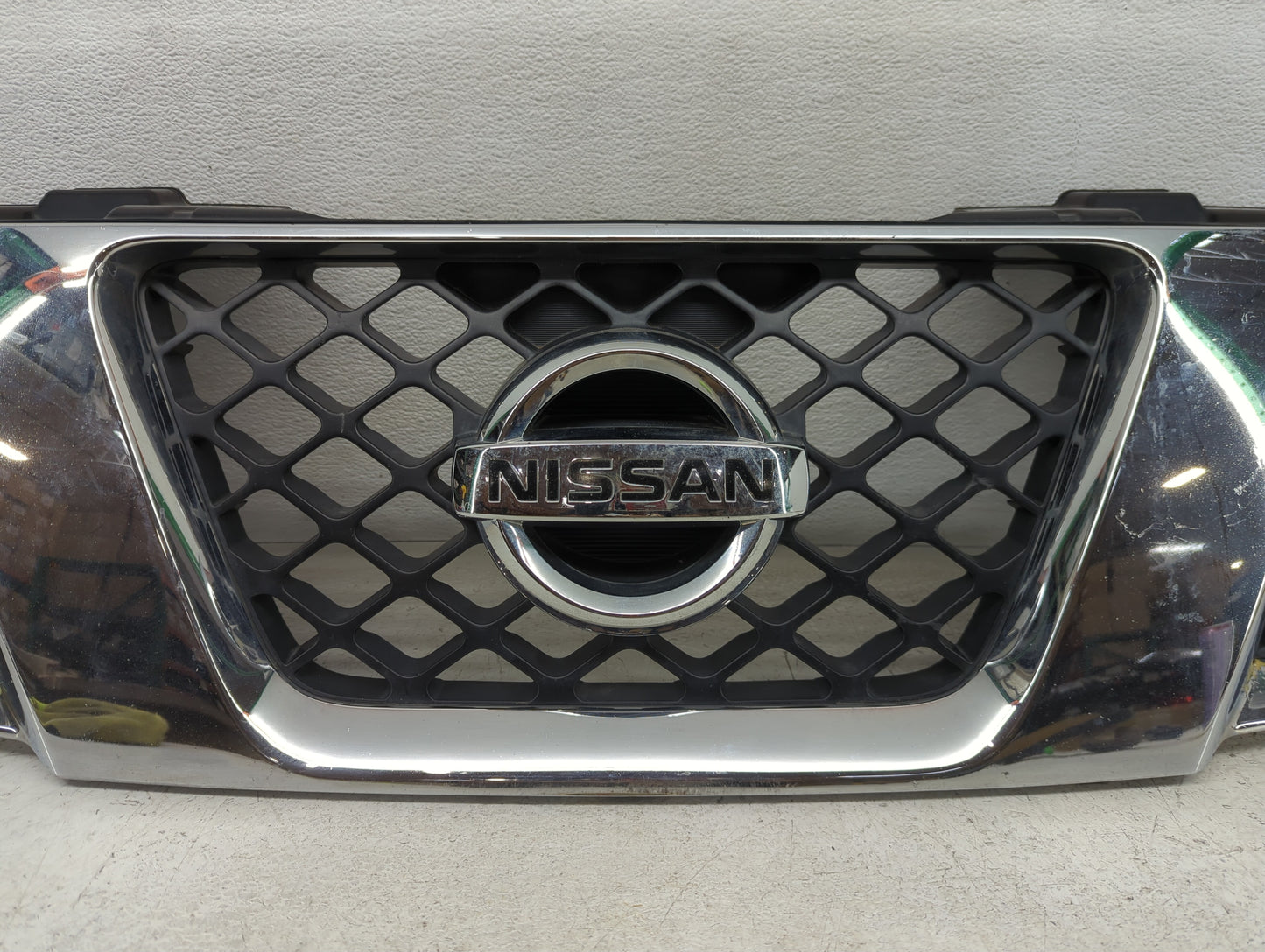 2005-2007 Nissan Pathfinder Front Grille Bumper Not Included - Oemusedautoparts1.com