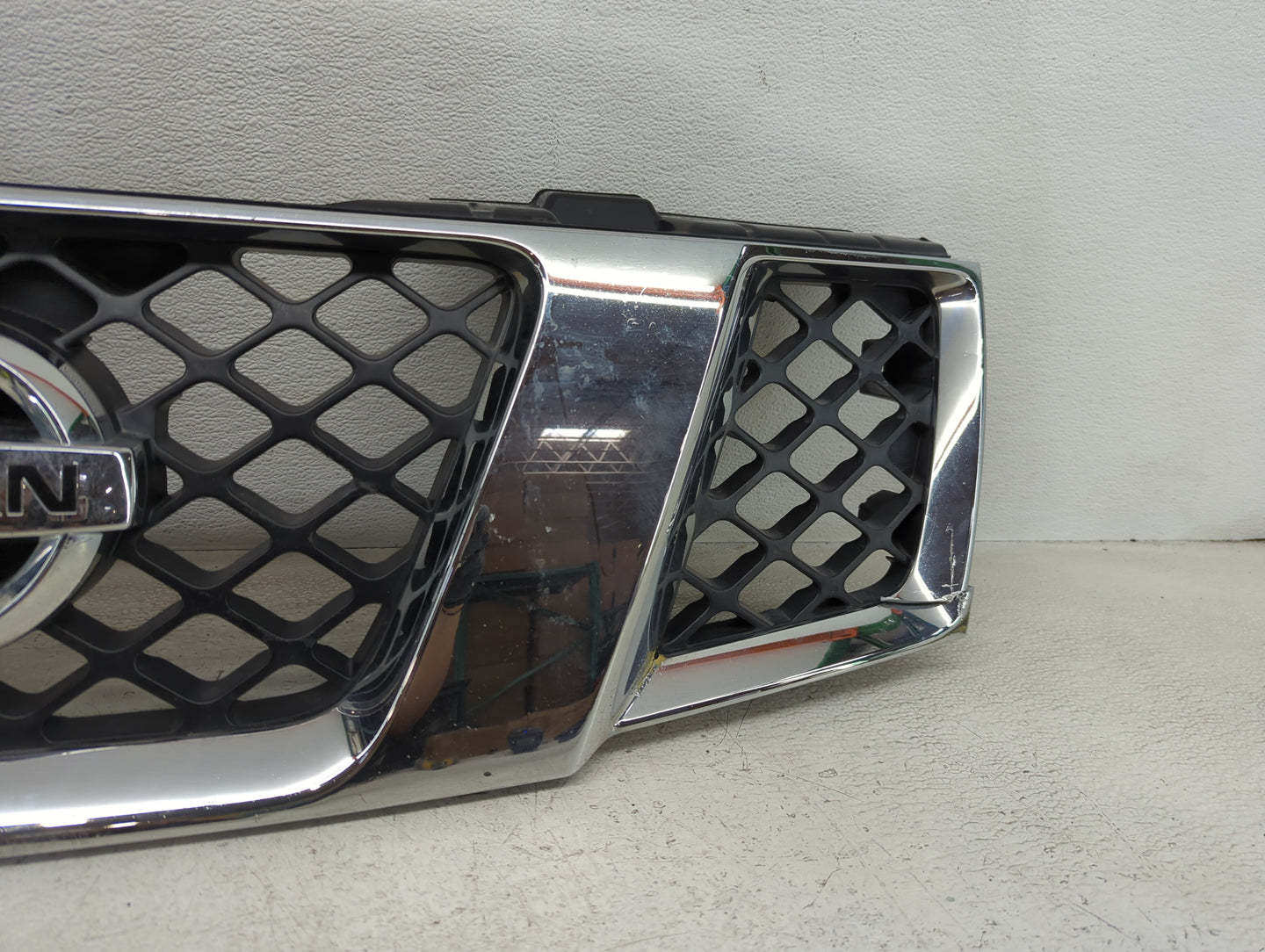 2005-2007 Nissan Pathfinder Front Grille Bumper Not Included - Oemusedautoparts1.com