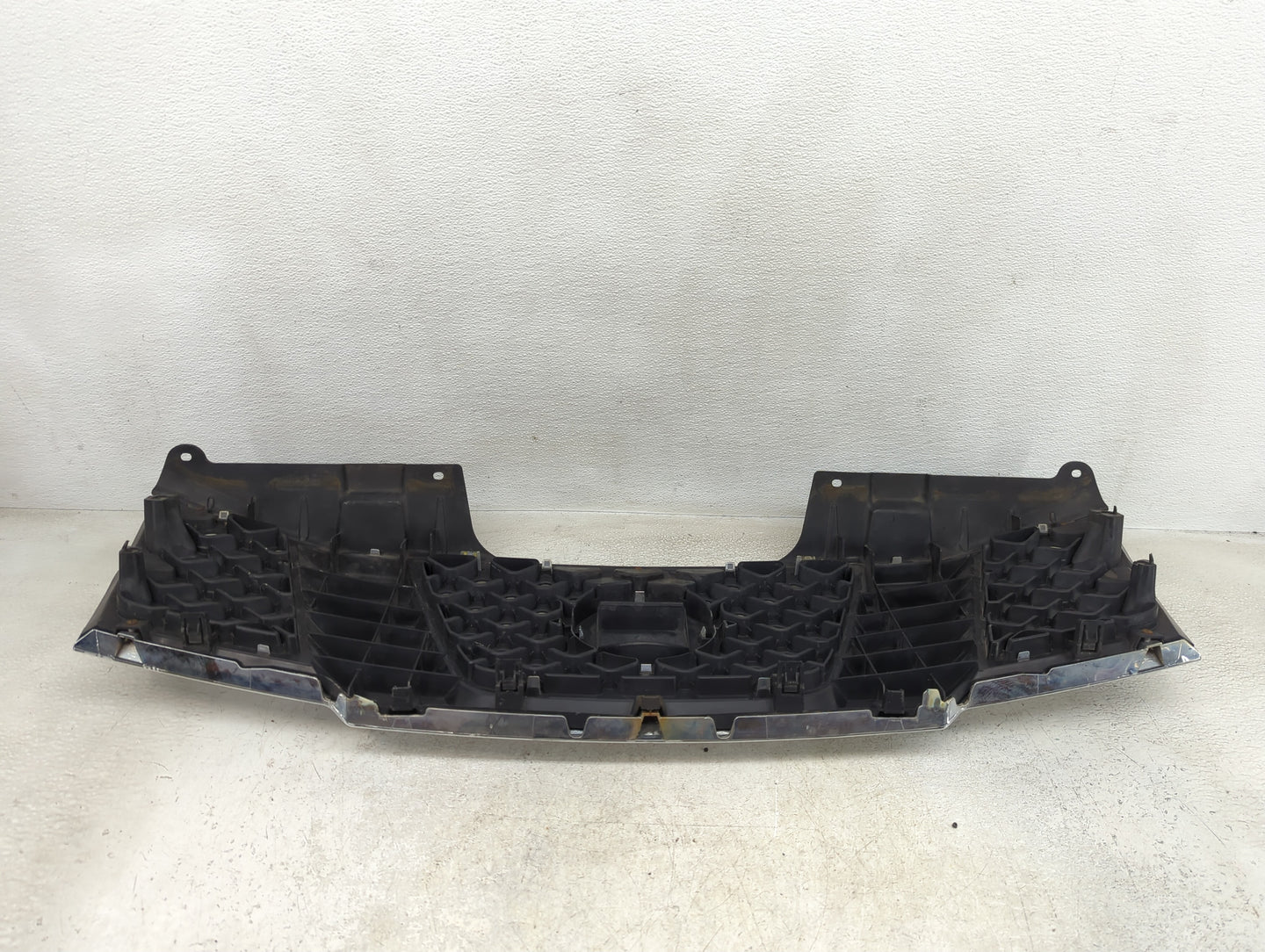 2005-2007 Nissan Pathfinder Front Grille Bumper Not Included - Oemusedautoparts1.com