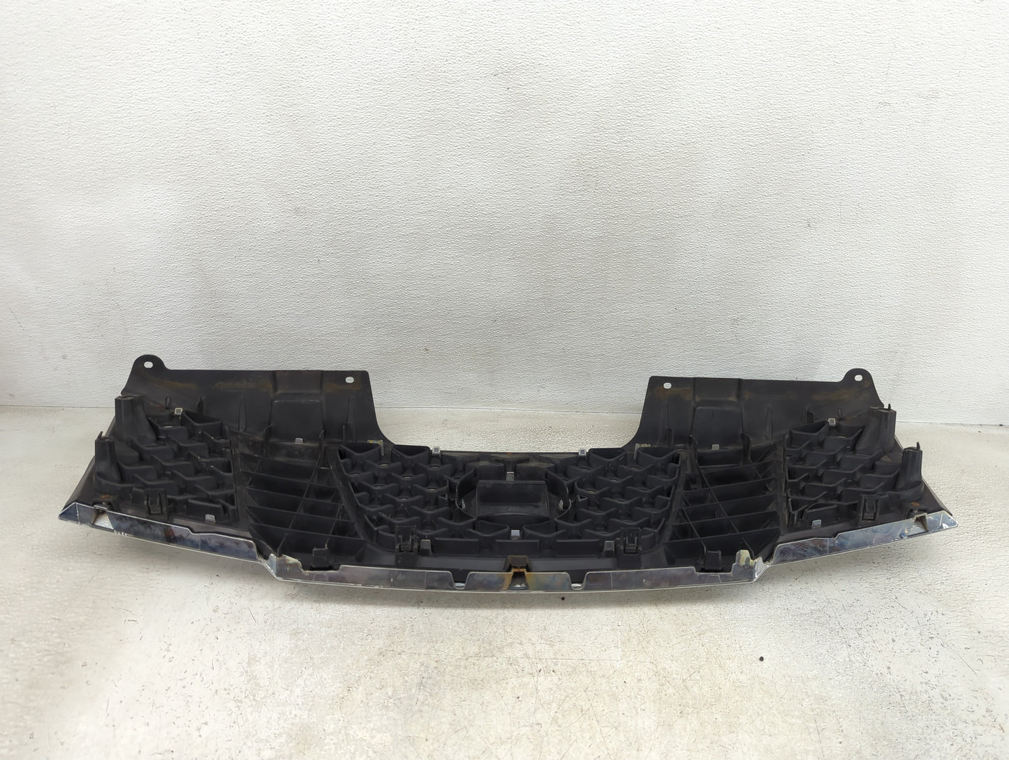 2005-2007 Nissan Pathfinder Front Grille Bumper Not Included - Oemusedautoparts1.com