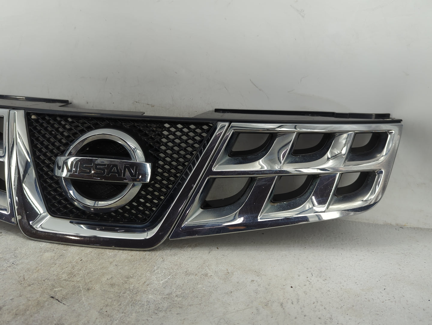 2011-2015 Nissan Rogue Front Grille Bumper Not Included - Oemusedautoparts1.com
