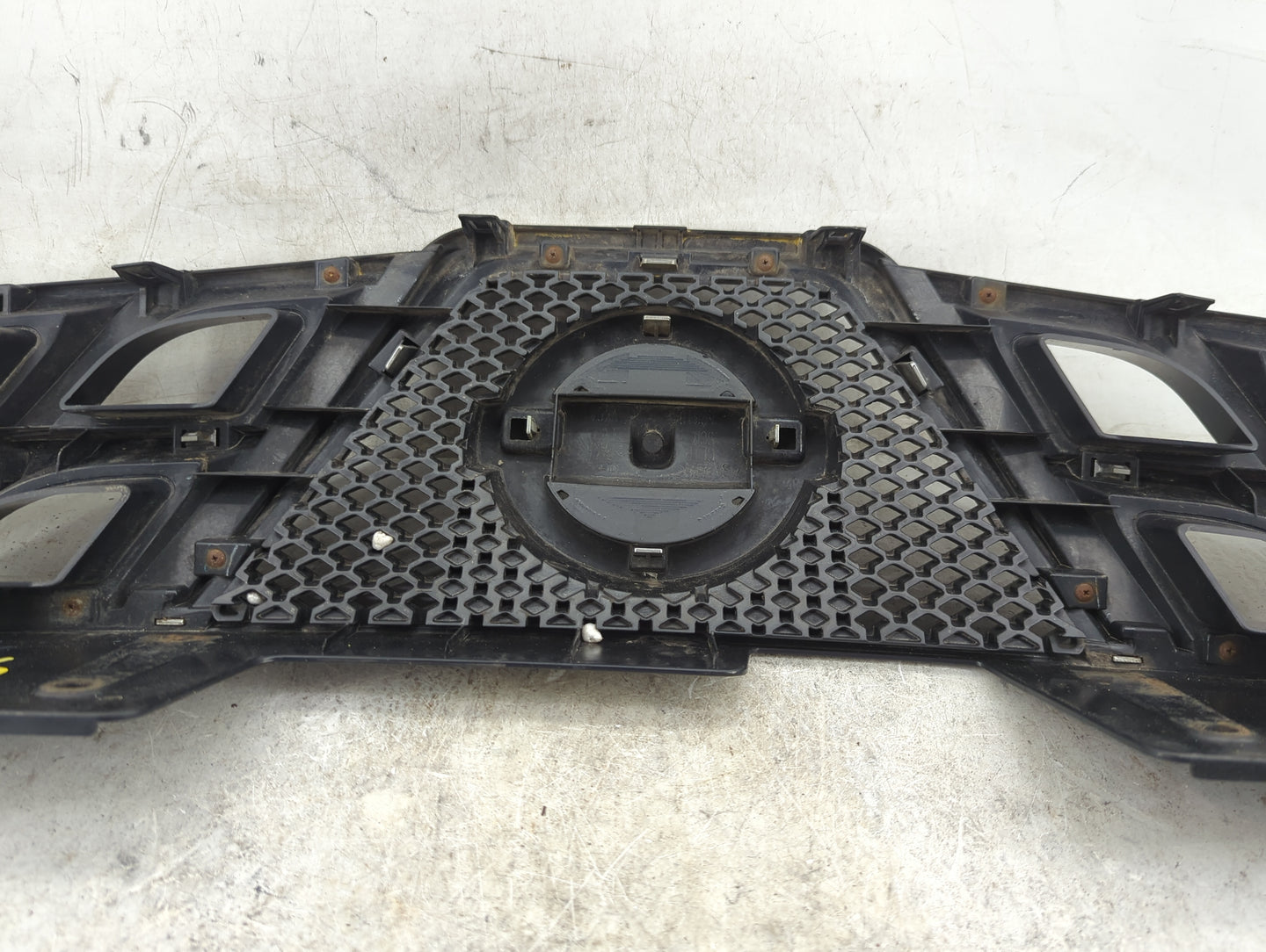 2011-2015 Nissan Rogue Front Grille Bumper Not Included - Oemusedautoparts1.com