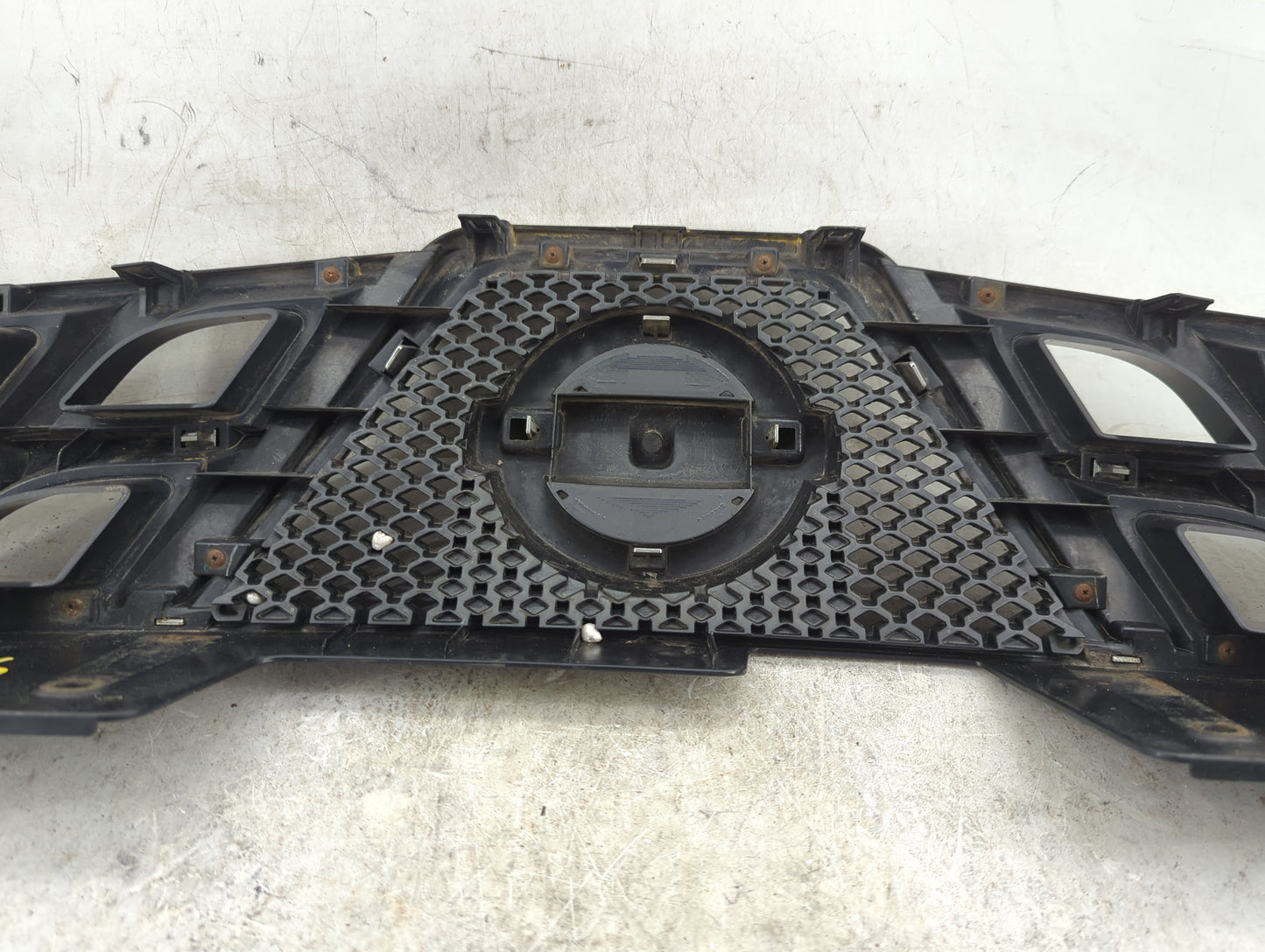 2011-2015 Nissan Rogue Front Grille Bumper Not Included - Oemusedautoparts1.com