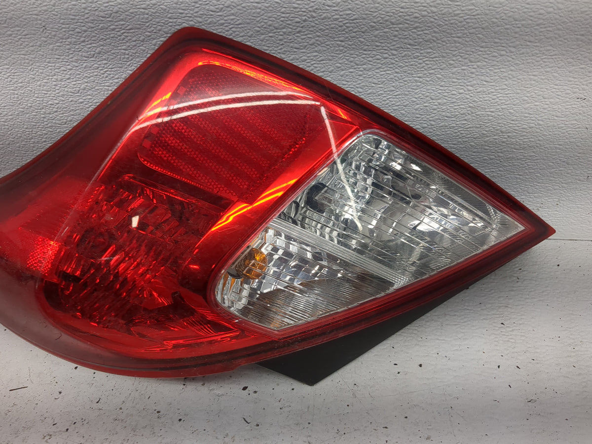 2012-2019 Nissan Versa Tail Light Assembly Passenger Right OEM Fits Fits 2012 2013 2014 2015 2016 2017 2018 2019 OEM Used Au