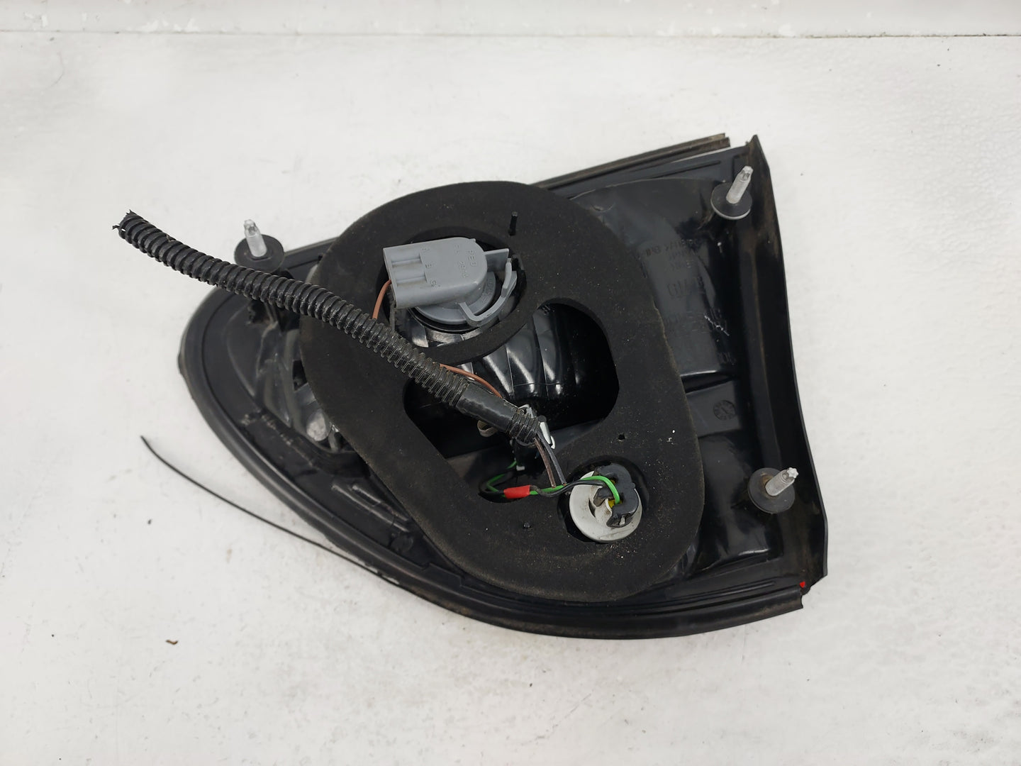 1999-2004 Oldsmobile Alero Driver Left Side Deck Lid Mounted Tail Light - Oemusedautoparts1.com