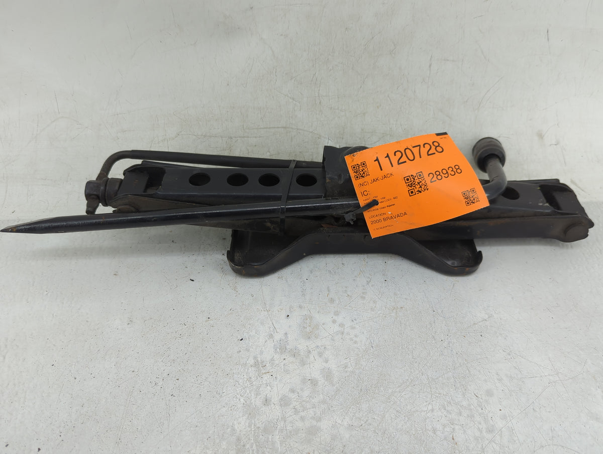 2000 Oldsmobile Bravada Spare Scissor Car Jack 1120728 - Oemusedautoparts1.com