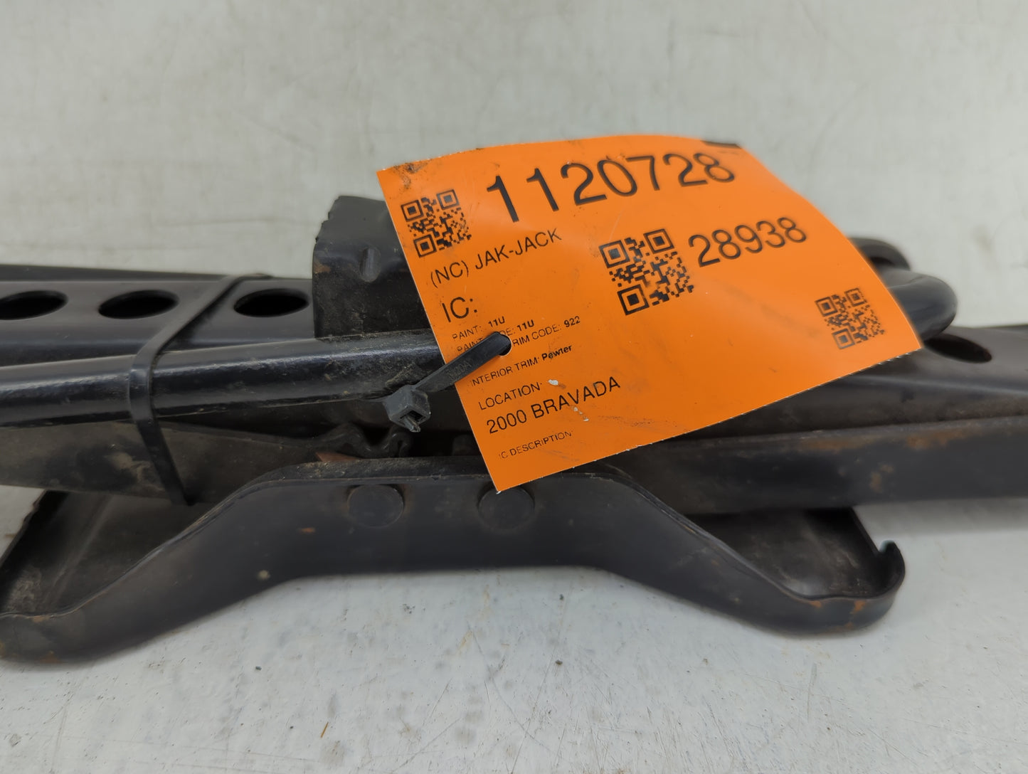 2000 Oldsmobile Bravada Spare Scissor Car Jack 1120728 - Oemusedautoparts1.com