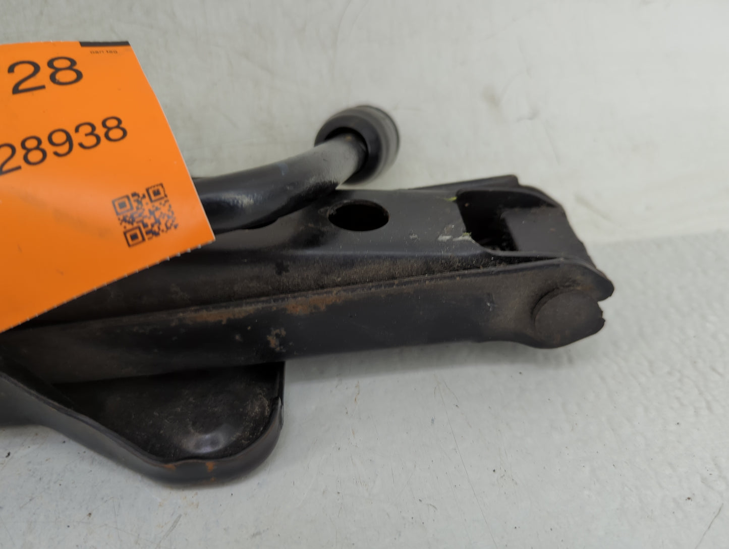 2000 Oldsmobile Bravada Spare Scissor Car Jack 1120728 - Oemusedautoparts1.com