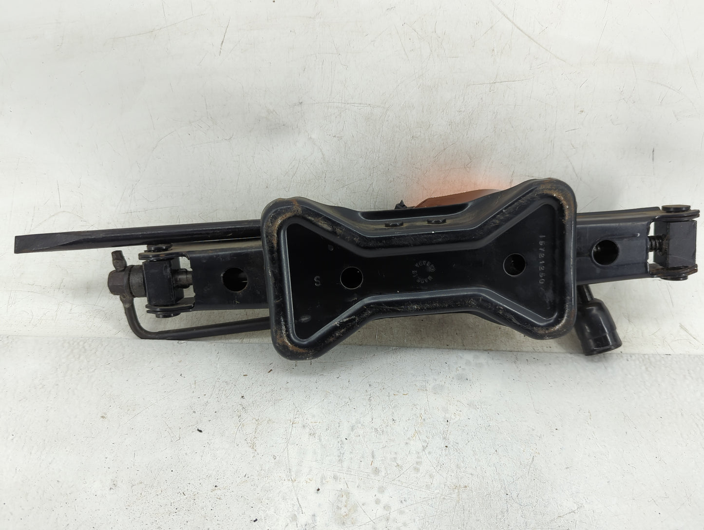 2000 Oldsmobile Bravada Spare Scissor Car Jack - Oemusedautoparts1.com