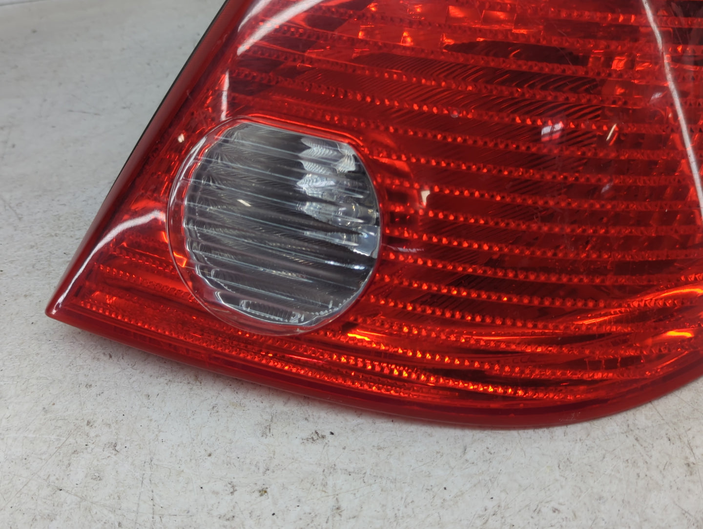 2005-2010 Pontiac G6 Tail Light Assembly Passenger Right OEM Fits Fits 2005 2006 2007 2008 2009 2010 OEM Used Auto Parts - O