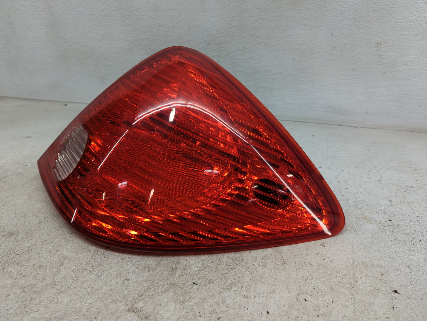 2005-2010 Pontiac G6 Tail Light Assembly Passenger Right OEM Fits Fits 2005 2006 2007 2008 2009 2010 OEM Used Auto Parts - O