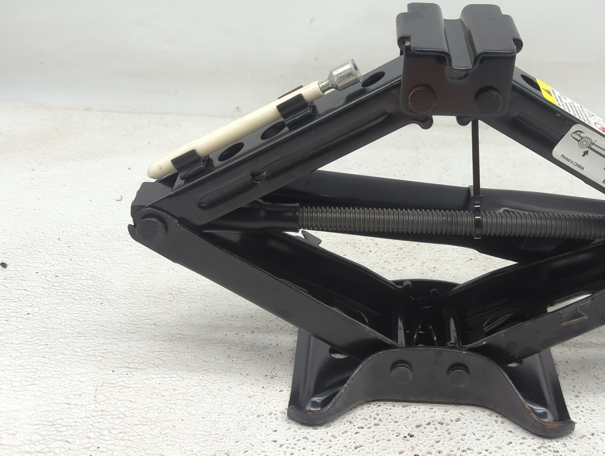 2009 Pontiac G6 Spare Scissor Car Jack 1067307 - Oemusedautoparts1.com