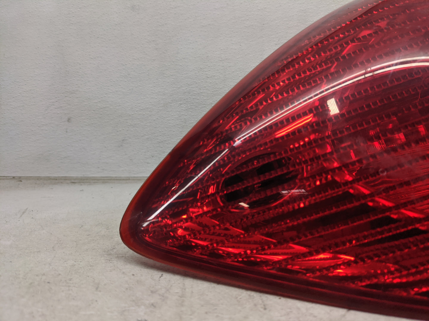 2005-2010 Pontiac G6 Tail Light Assembly Driver Left OEM Fits Fits 2005 2006 2007 2008 2009 2010 OEM Used Auto Parts - Oemus