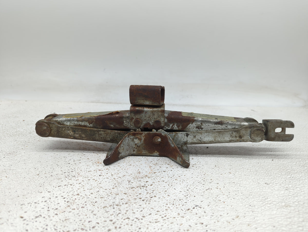 2007 Pontiac G6 Spare Scissor Car Jack 883432 - Oemusedautoparts1.com