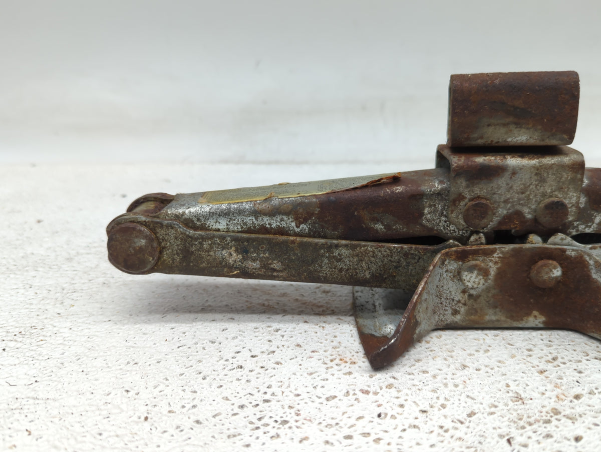 2007 Pontiac G6 Spare Scissor Car Jack 883432 - Oemusedautoparts1.com