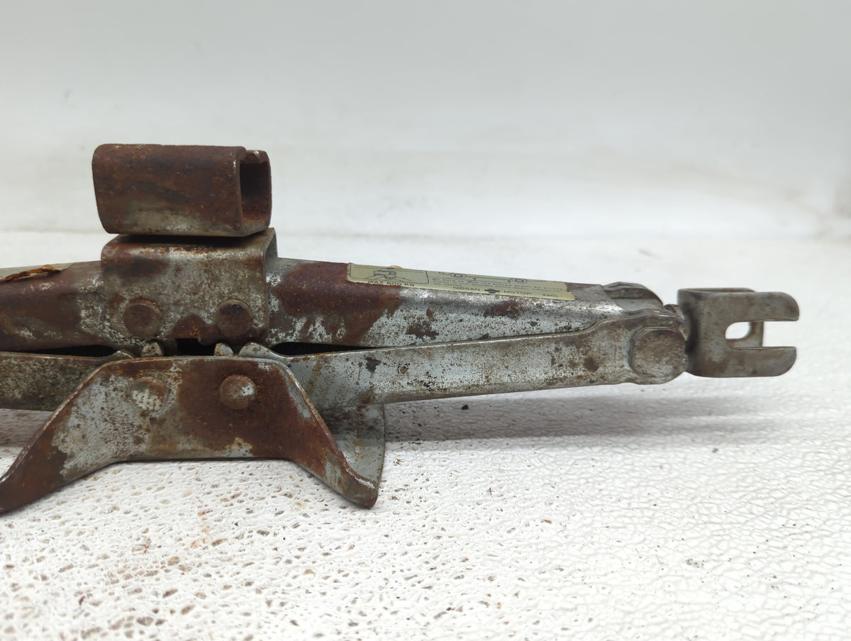 2007 Pontiac G6 Spare Scissor Car Jack 883432 - Oemusedautoparts1.com