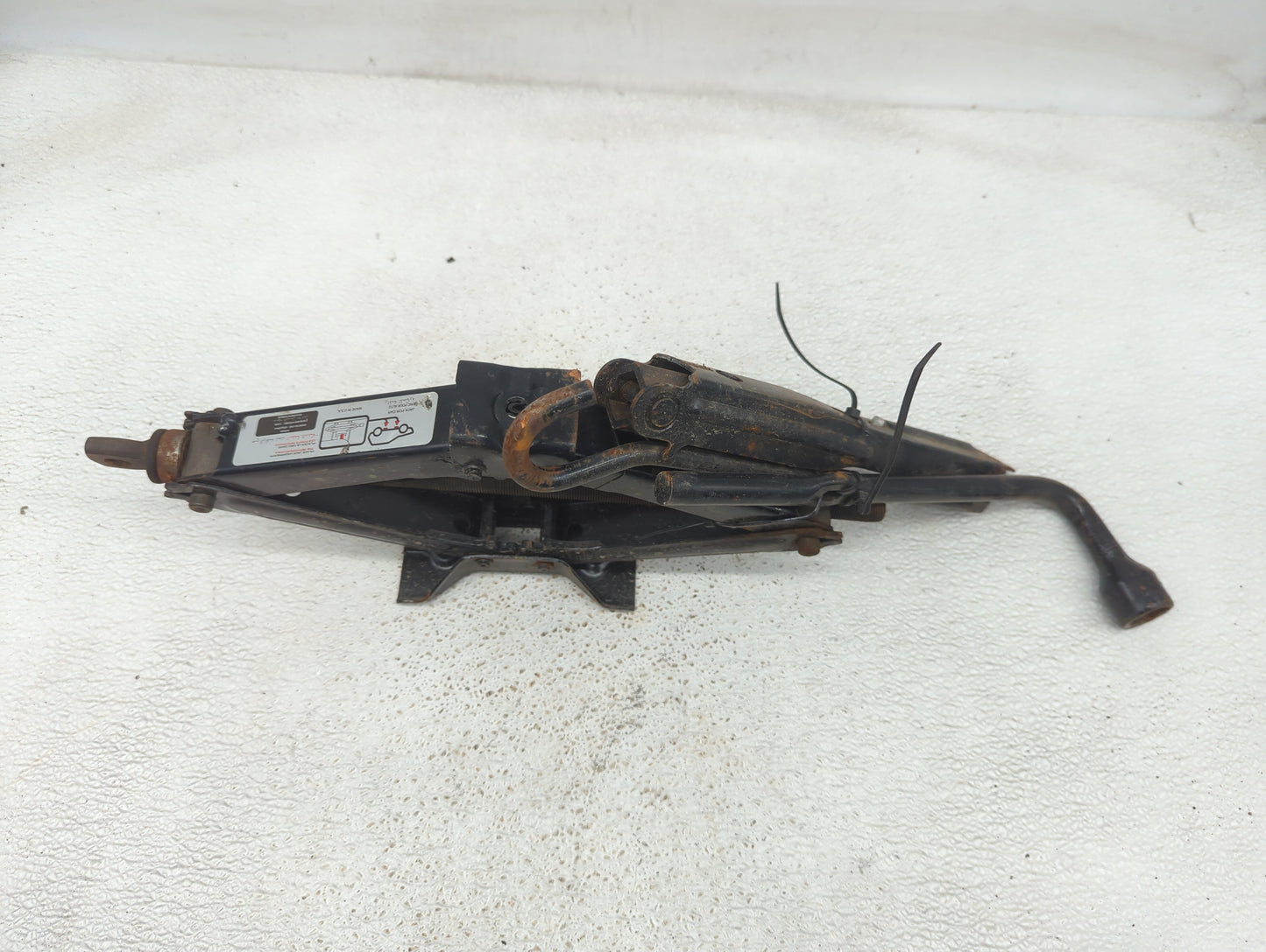 2006 Pontiac G6 Spare Scissor Car Jack - Oemusedautoparts1.com