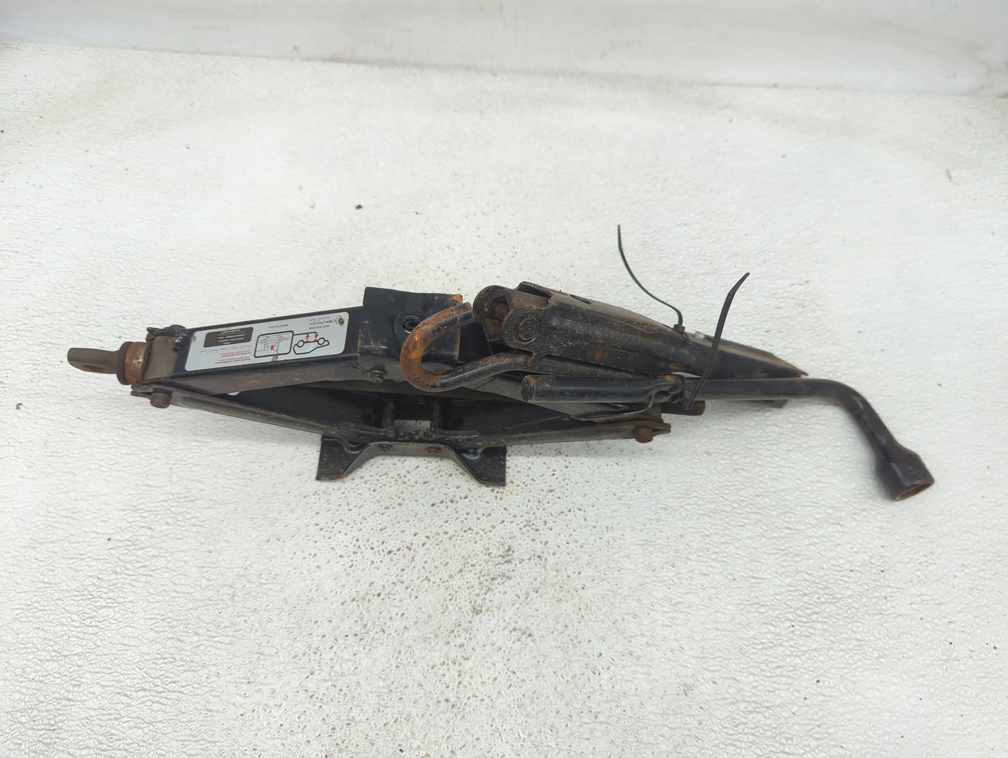 2006 Pontiac G6 Spare Scissor Car Jack 916178 - Oemusedautoparts1.com