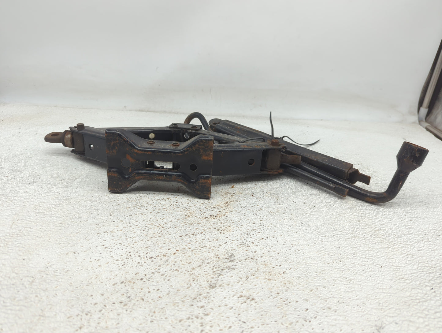 2006 Pontiac G6 Spare Scissor Car Jack 916178 - Oemusedautoparts1.com