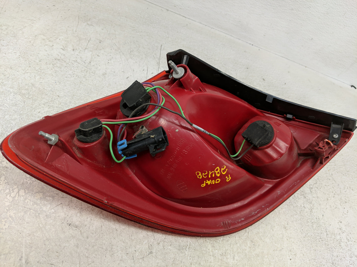 2005-2010 Pontiac G6 Driver Left Side Deck Lid Mounted Tail Light 993508 - Oemusedautoparts1.com