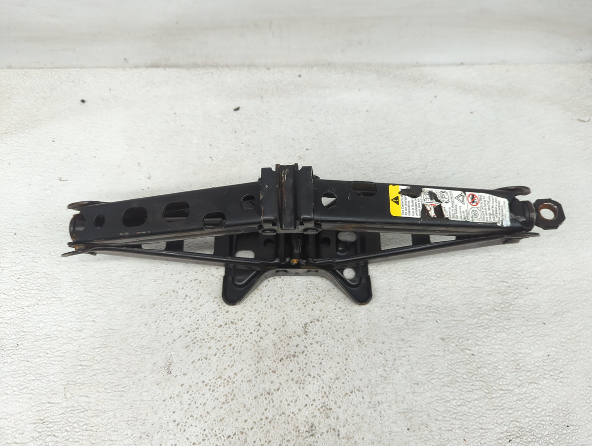 2008 Pontiac G8 Spare Scissor Car Jack - Oemusedautoparts1.com