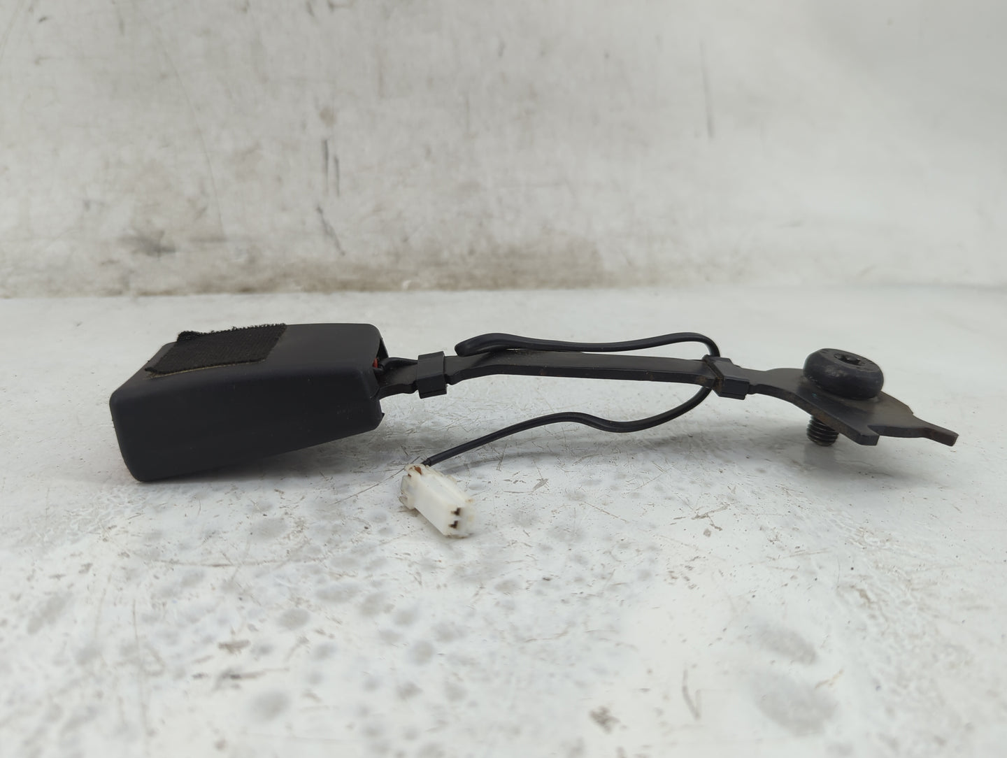 2008-2009 Pontiac G8 Driver Seatbelt Buckle 1324309 - Oemusedautoparts1.com