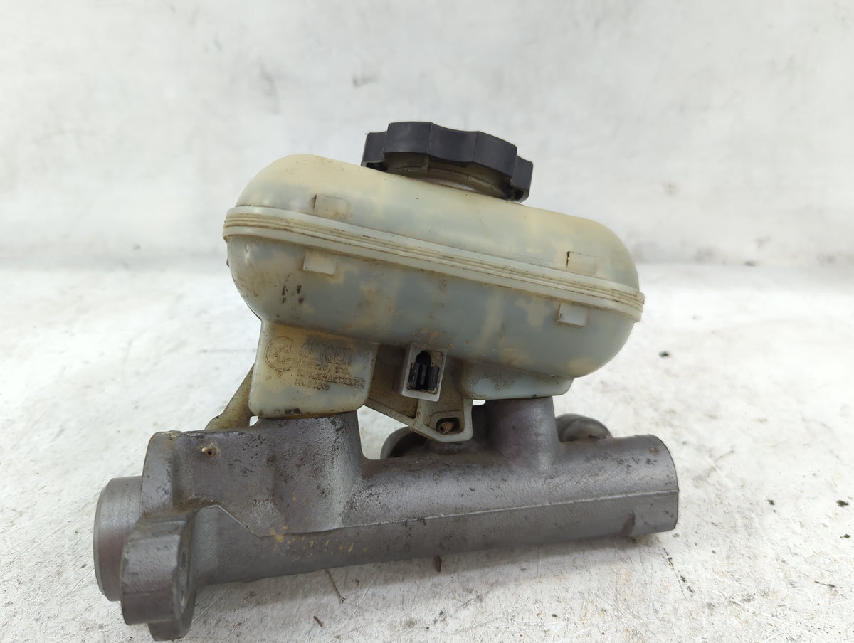 2000-2005 Pontiac Grand Am Brake Master Cylinder 5033315 - Oemusedautoparts1.com